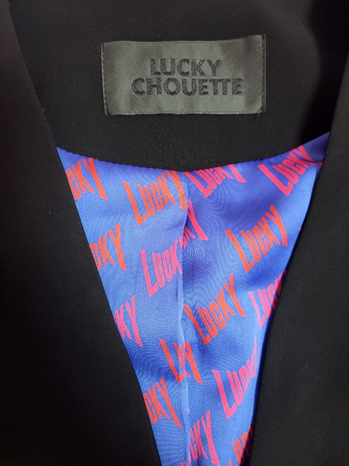 급처상태좋음!럭키슈에뜨 소매러플 자수단추 블랙 자켓 매장가 39만원 상품이미지2