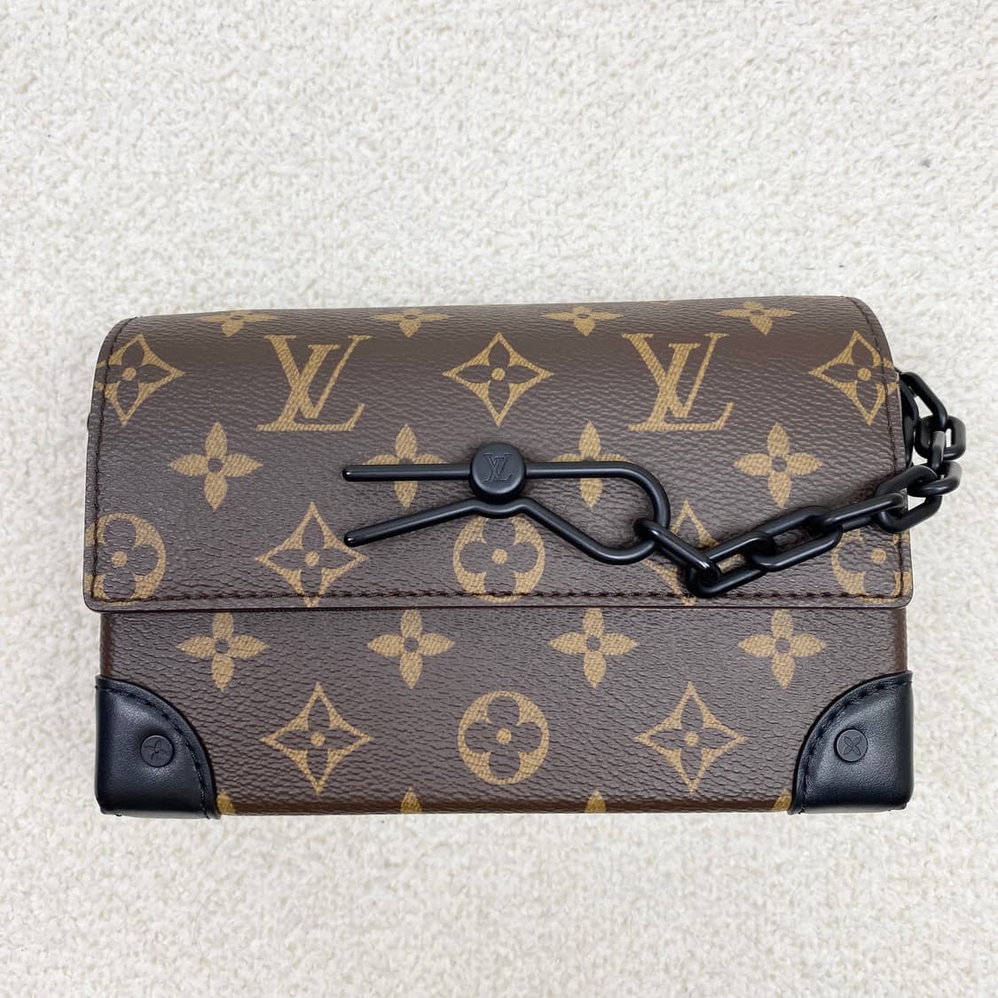 루이비통 크로스백 스티머 웨어러블 월릿 상품이미지2