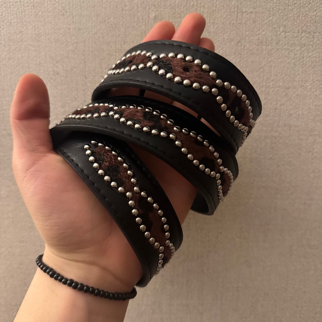 송치털 스터드 가죽 벨트 팝니다! 상품이미지2