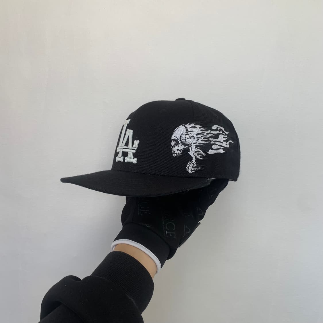 Felicity 검정색 BONE LA 엔젤스 피티드 캡 자수 새상품 상품이미지2