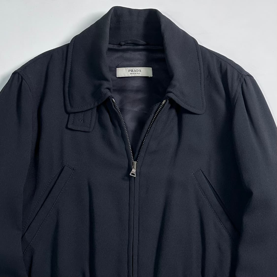 프라다 네이비 크롭 자켓 상품이미지2