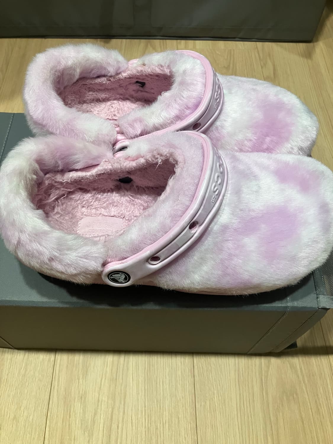 크록스 클래식 퍼 슈어 클로그 발레리나 핑크 화이트 240 상품이미지4