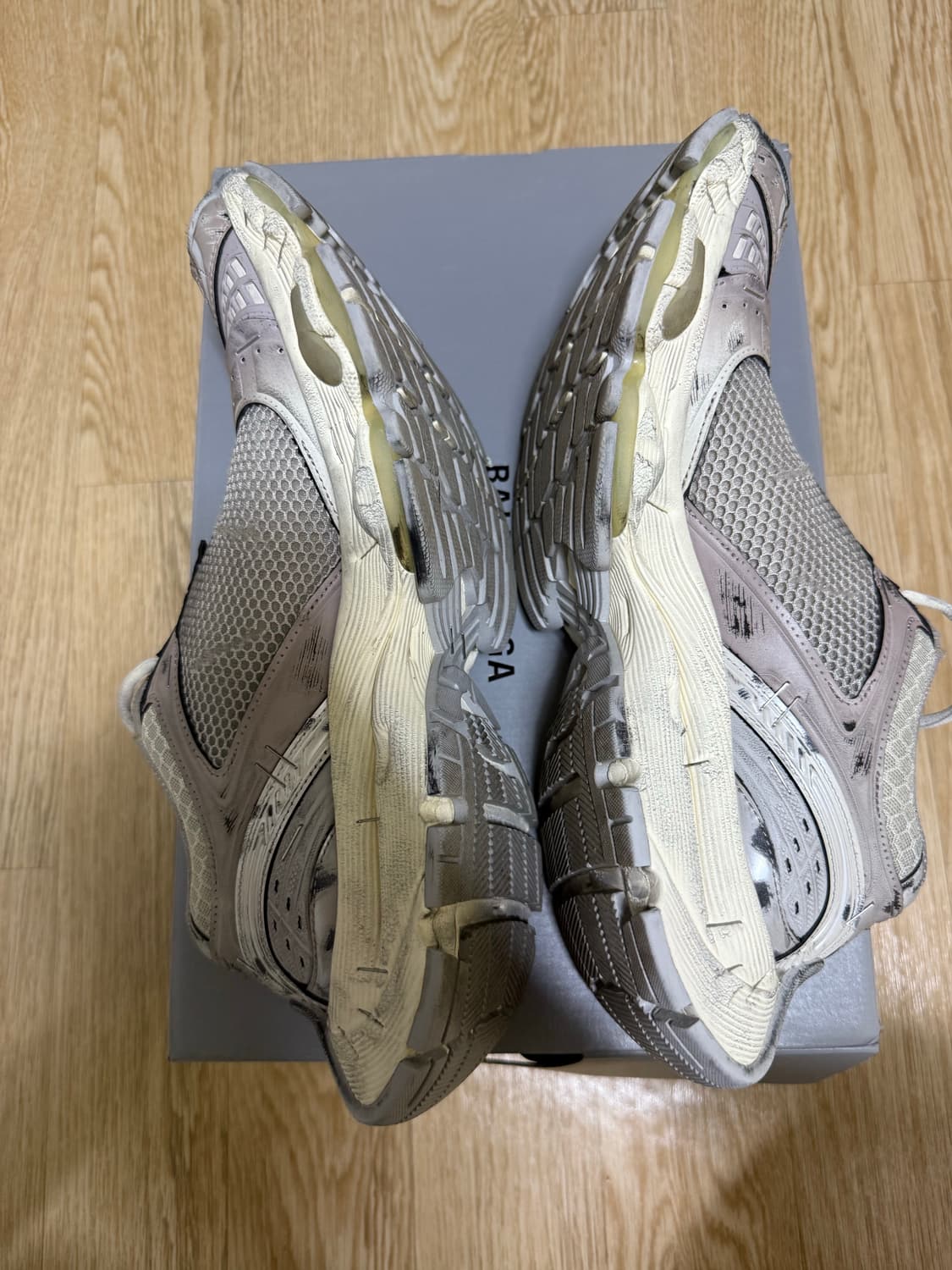 42 발렌시아가 스테이플러 스니커즈 에그쉘 상품이미지2