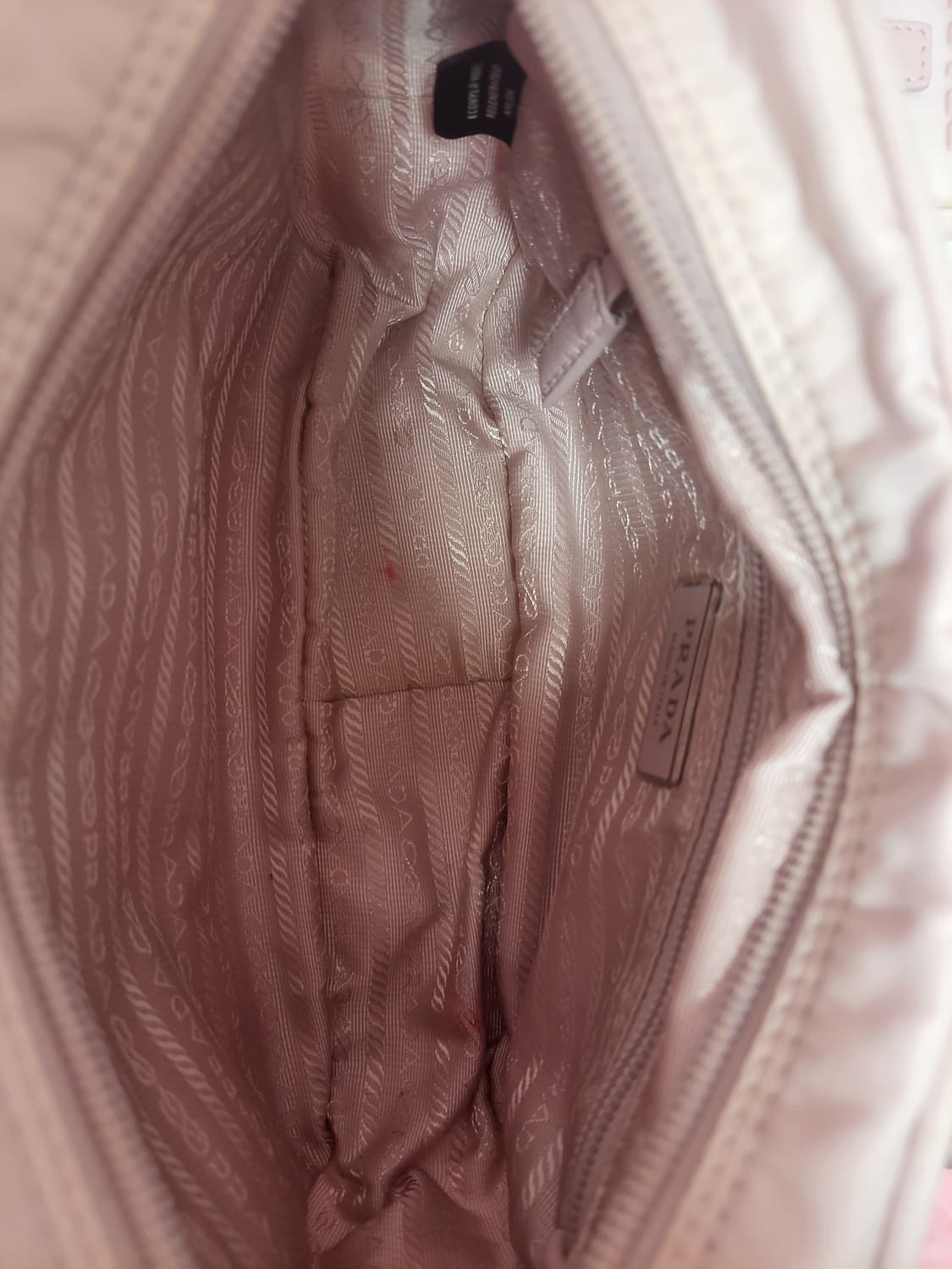 정품)급처상태양호!프라다 핑크 삼각로고 리나일론 렉탱글 크로스숄더백 가방 상품이미지9