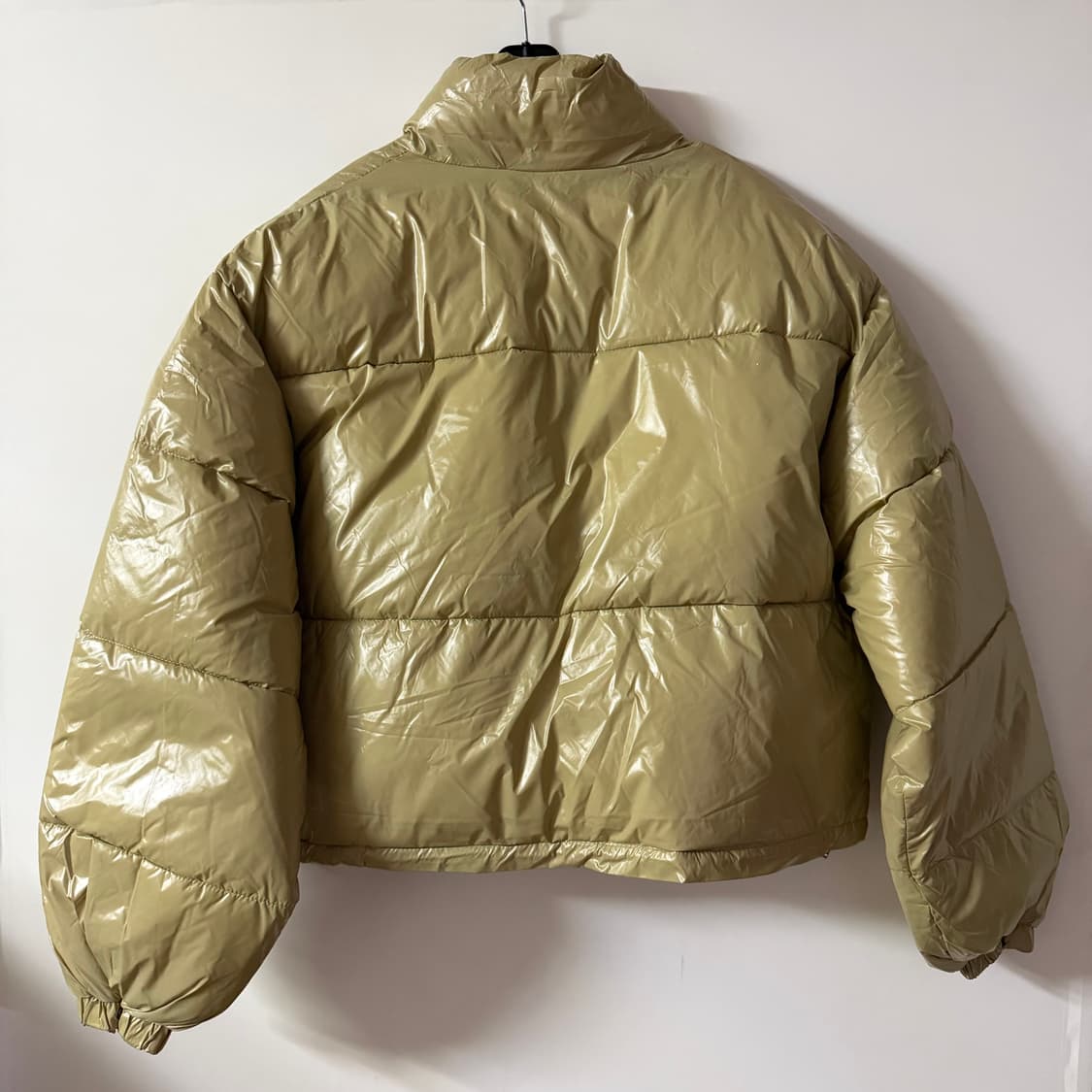 새상품 여자 유광 패딩 (베이지) 상품이미지3