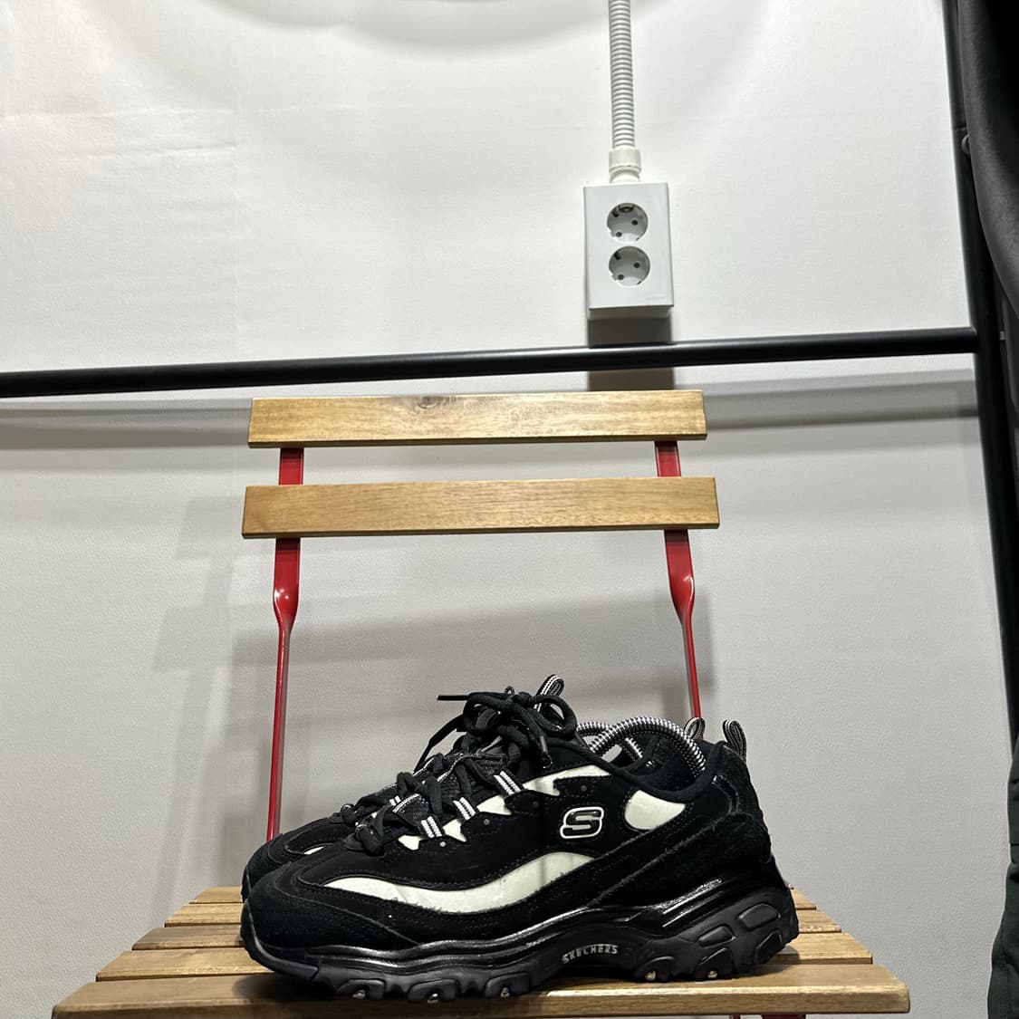 250) 스케쳐스 운동화 남녀공용 신발 딜라이트 블랙 화이트  상품이미지3