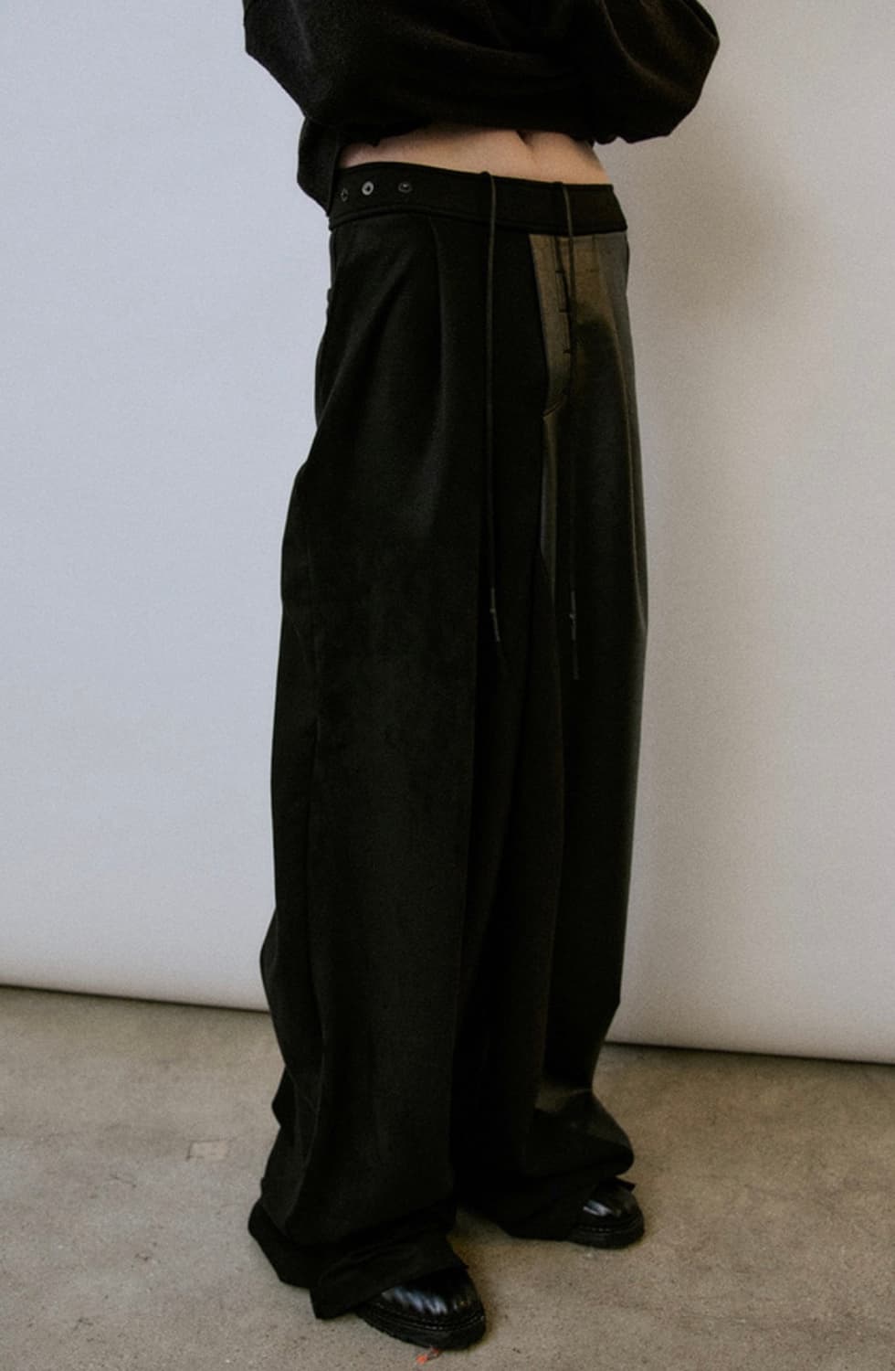 카르넷아카이브 레더 스웨이드 팬츠 상품이미지4