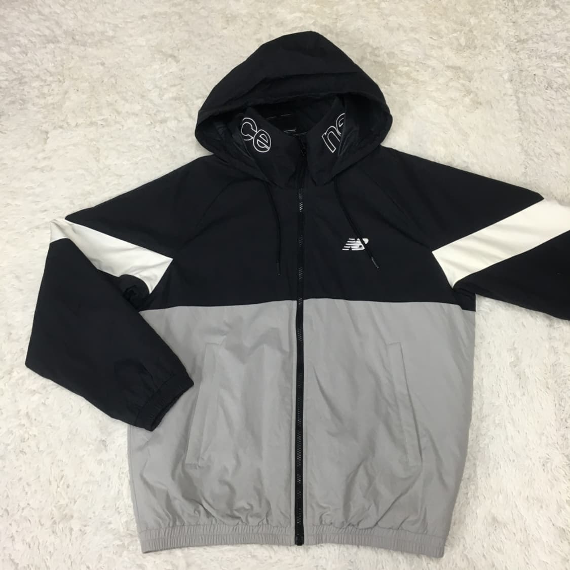 뉴발란스 바람막이자켓 CC22 상품이미지1