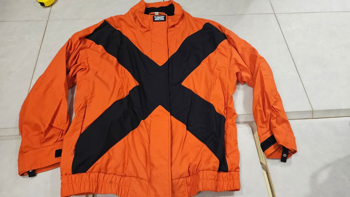 [44(105)] 버버리 오렌지 크로스 나일론 집업 자켓 상품이미지4