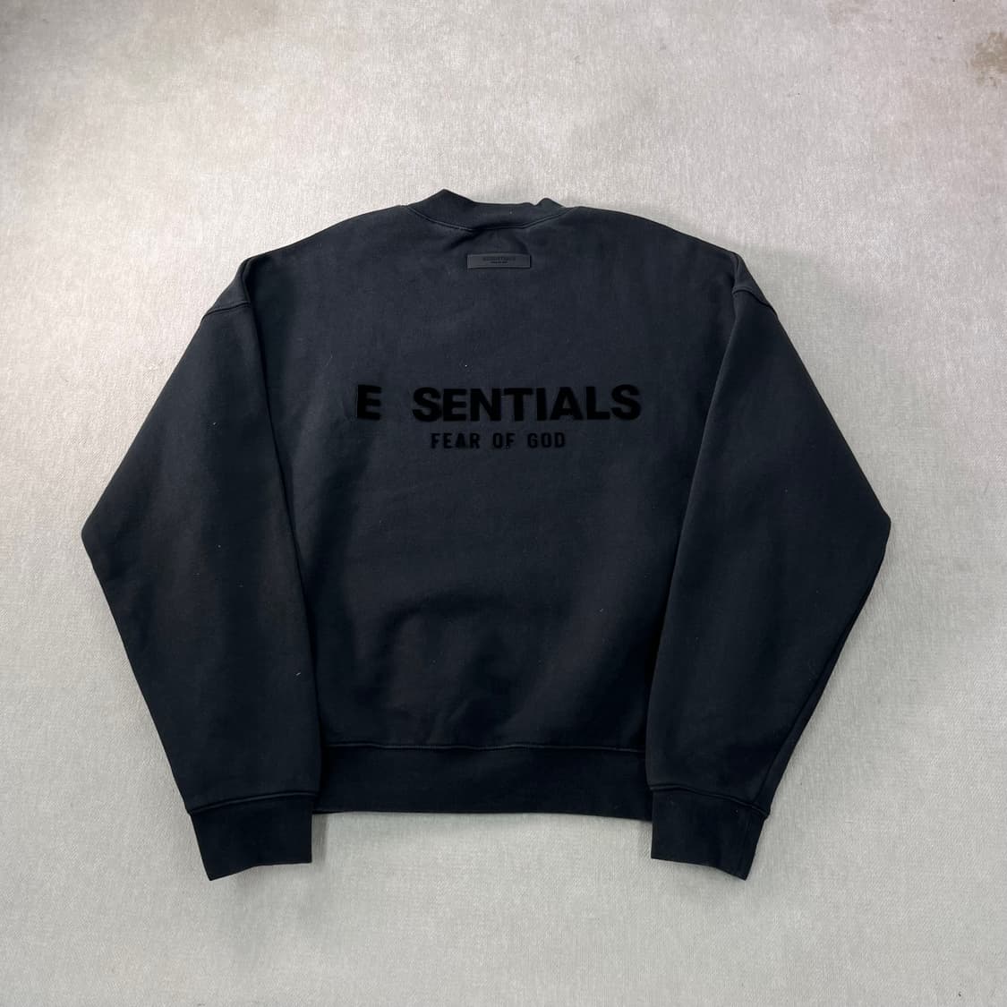 100 피오갓 에센셜 백로고 맨투맨 상품이미지1