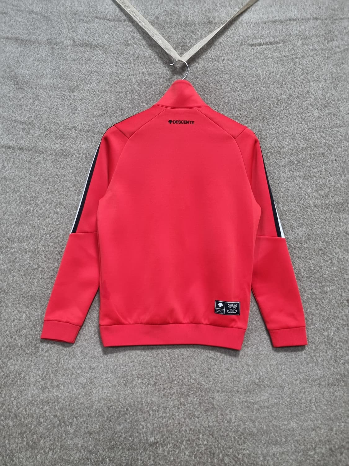 데상트 여성 간절기용 기능성 집업 상품이미지2