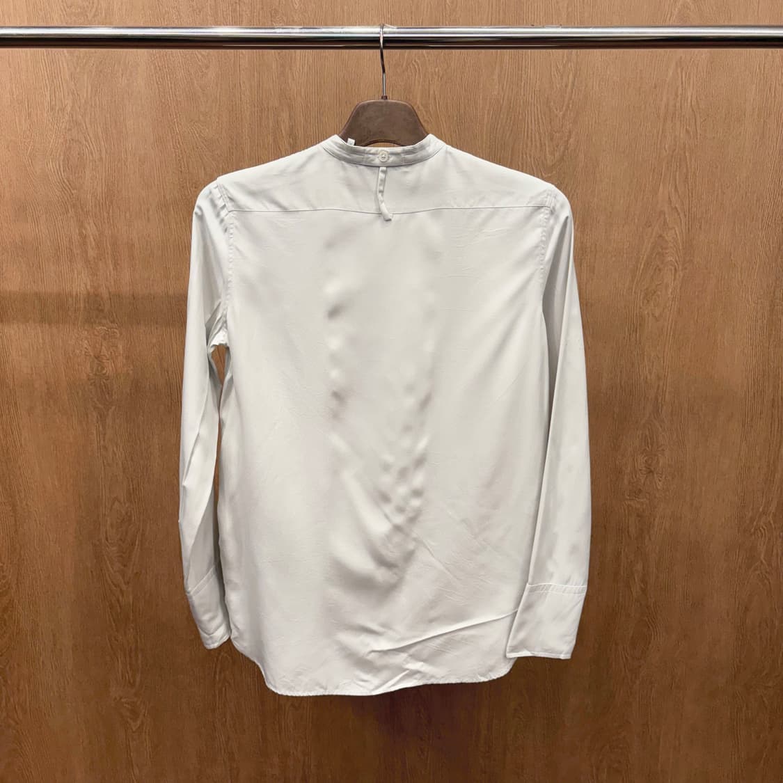 헬무트랭 셔츠 밴드 카라 풀버튼 클로징 디테일 레귤러핏 화이트 상품이미지3