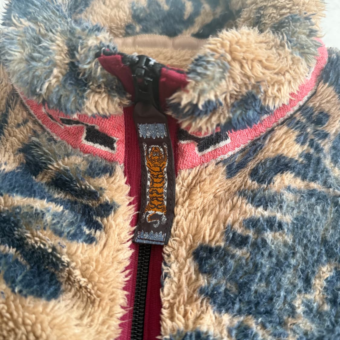 캐피탈 다마스크 패턴 마리아 플리스 집 블루종 베이지 상품이미지3