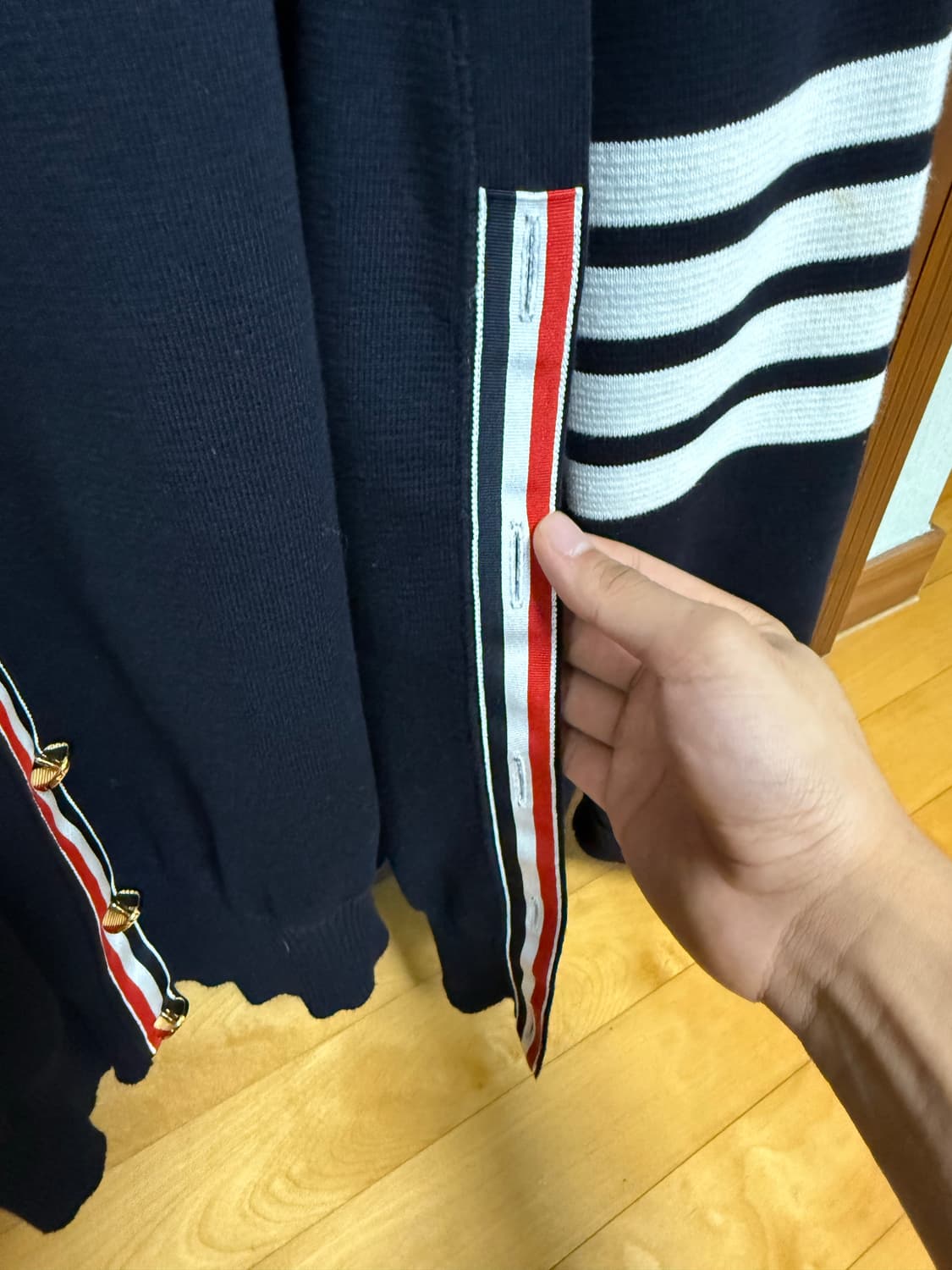 톰브라운 밀라노스티치 금장 가디건 상품이미지5