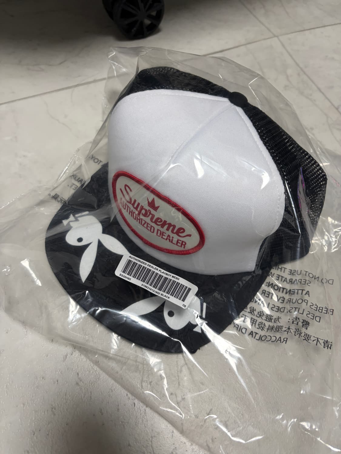 슈프림 x 플레이보이 메쉬 백 5-패널 블랙 - 26SS 상품이미지3