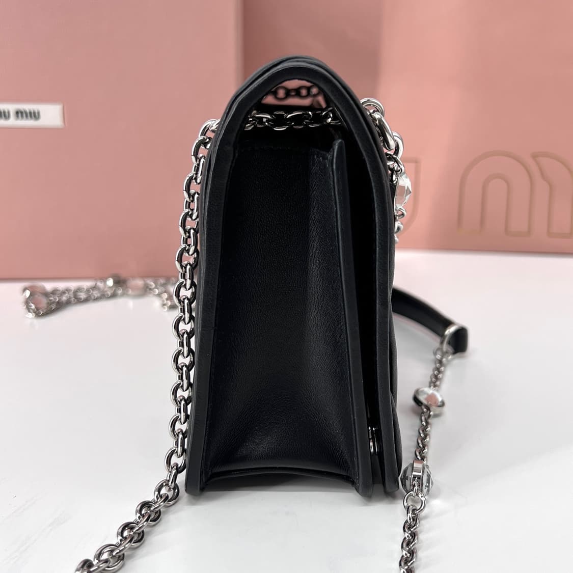 미우미우 마테라쎄 나파 레더 체인 숄더백 블랙 (5BP065) 상품이미지8