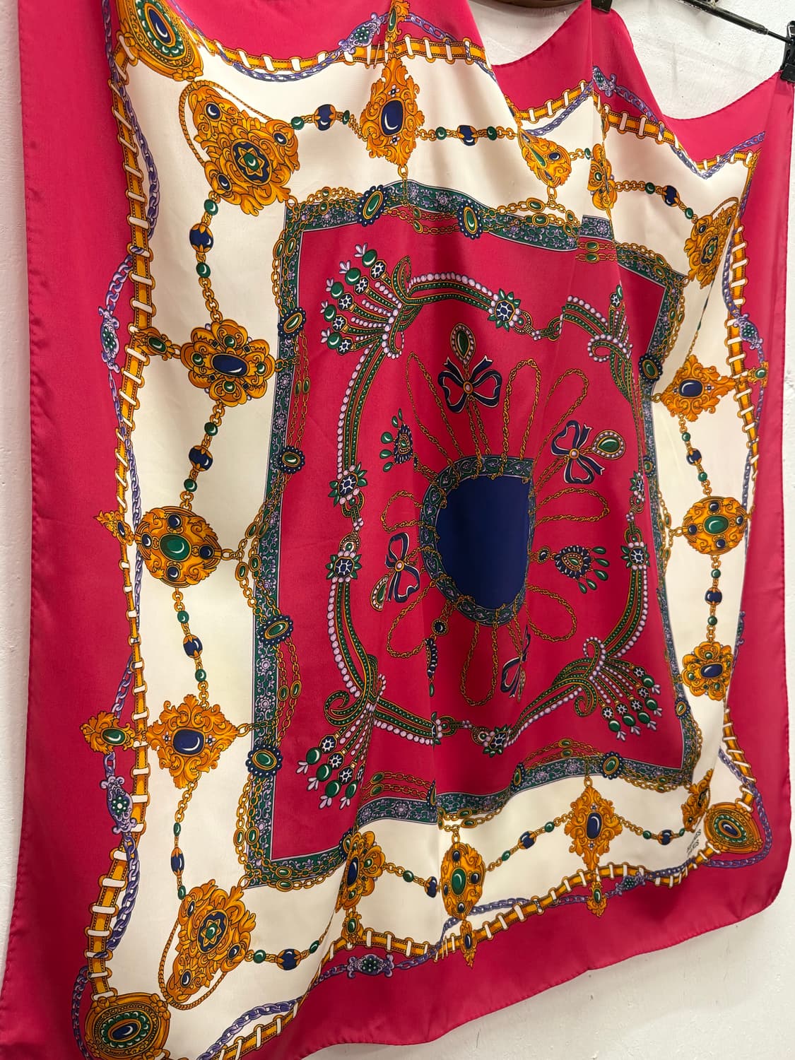 PARIS Hermès Silk Scarf 상품이미지3