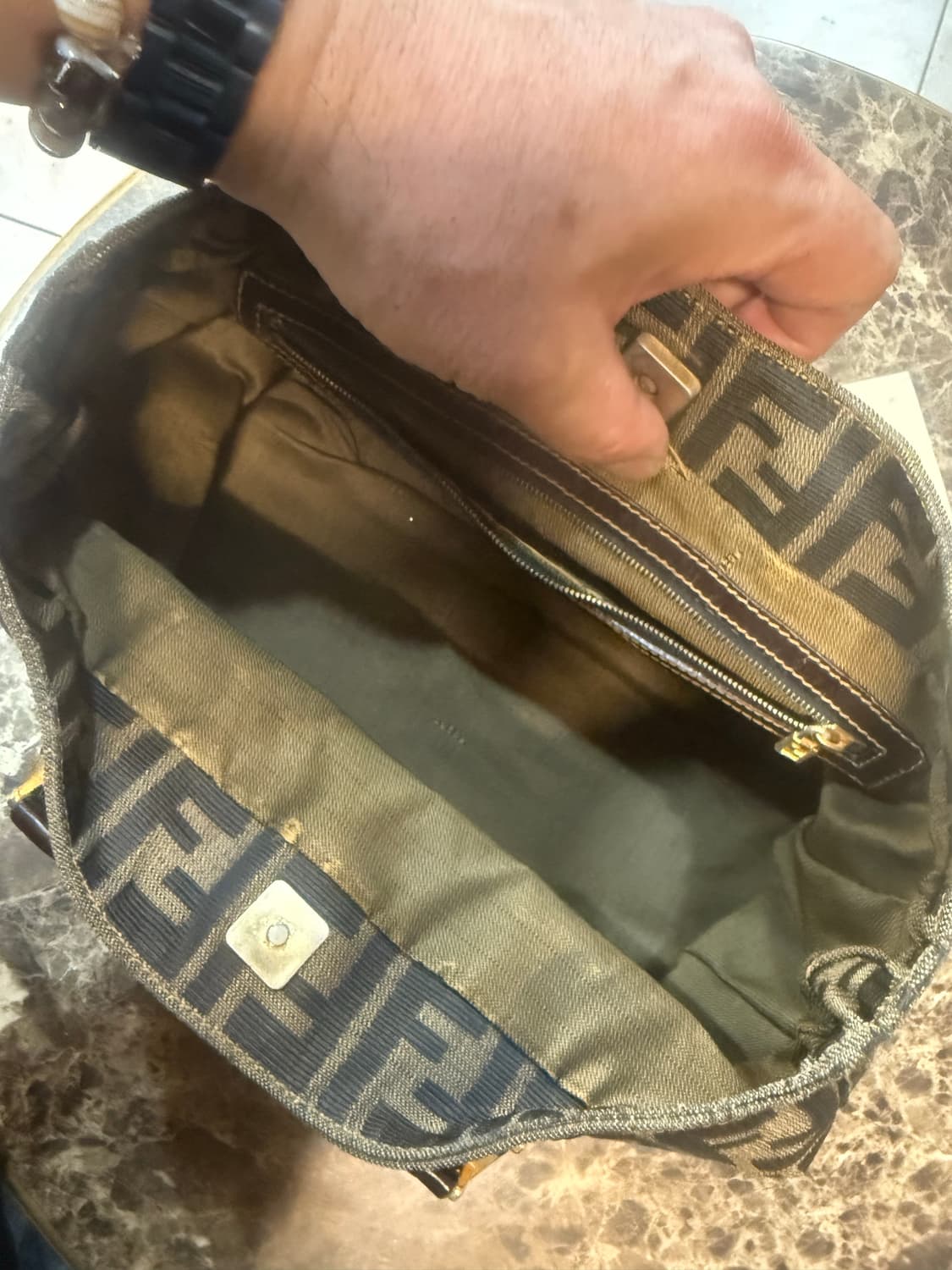 정품 펜디 주카 토트백 팝니다 상품이미지6