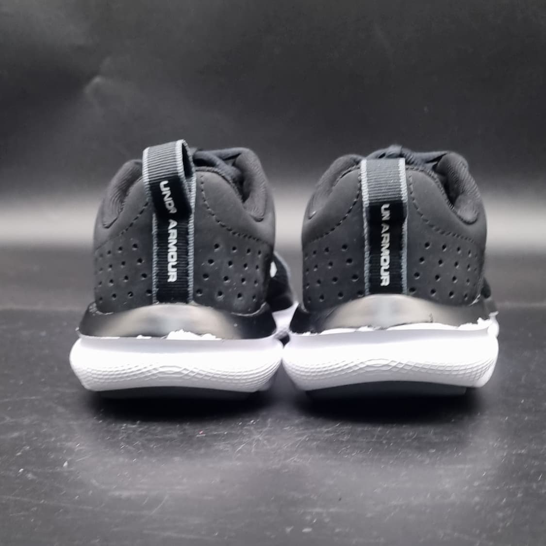 언더아머 차지드 어서트8 운동화235 상품이미지4