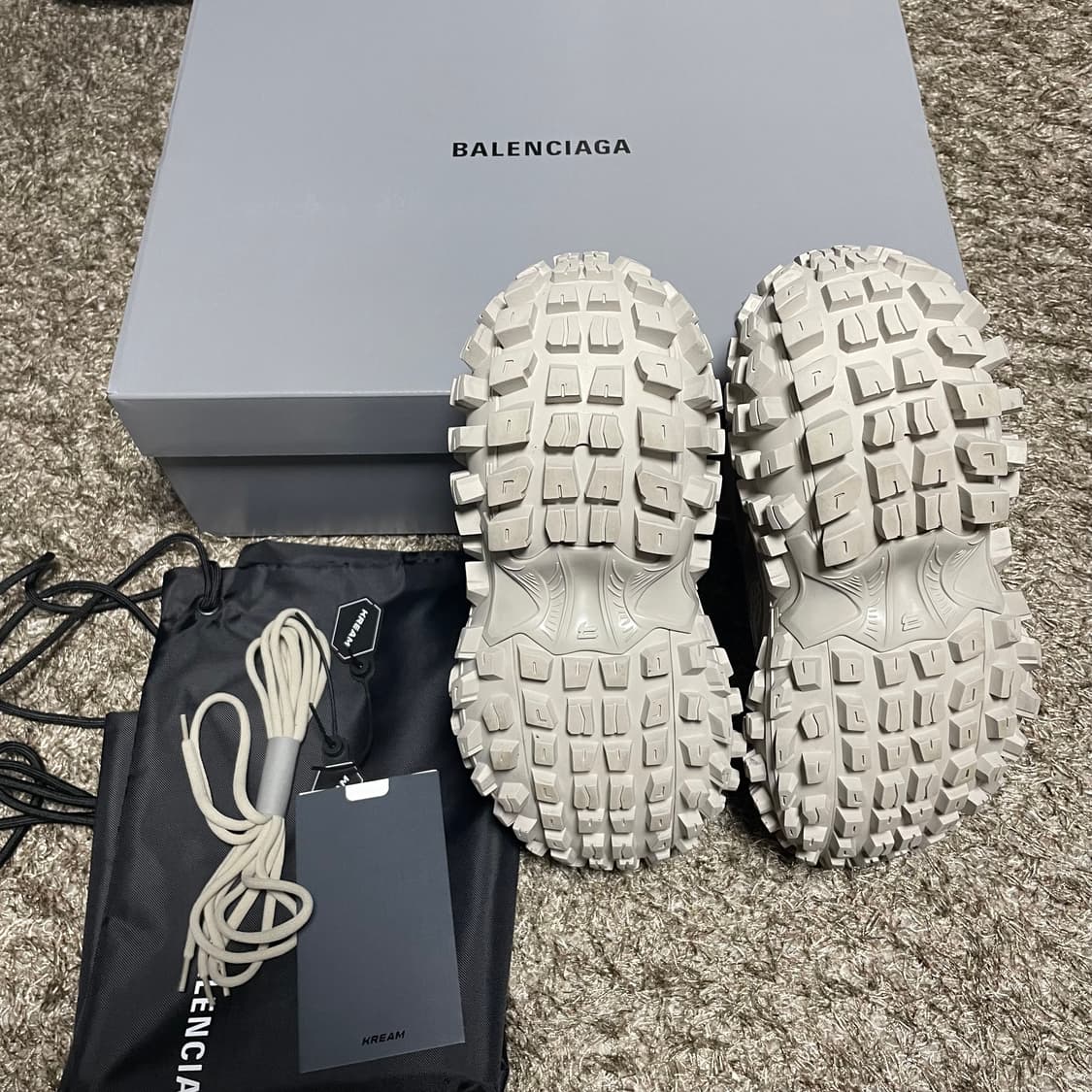 발렌시아가 디펜더 베이지 39 상품이미지2