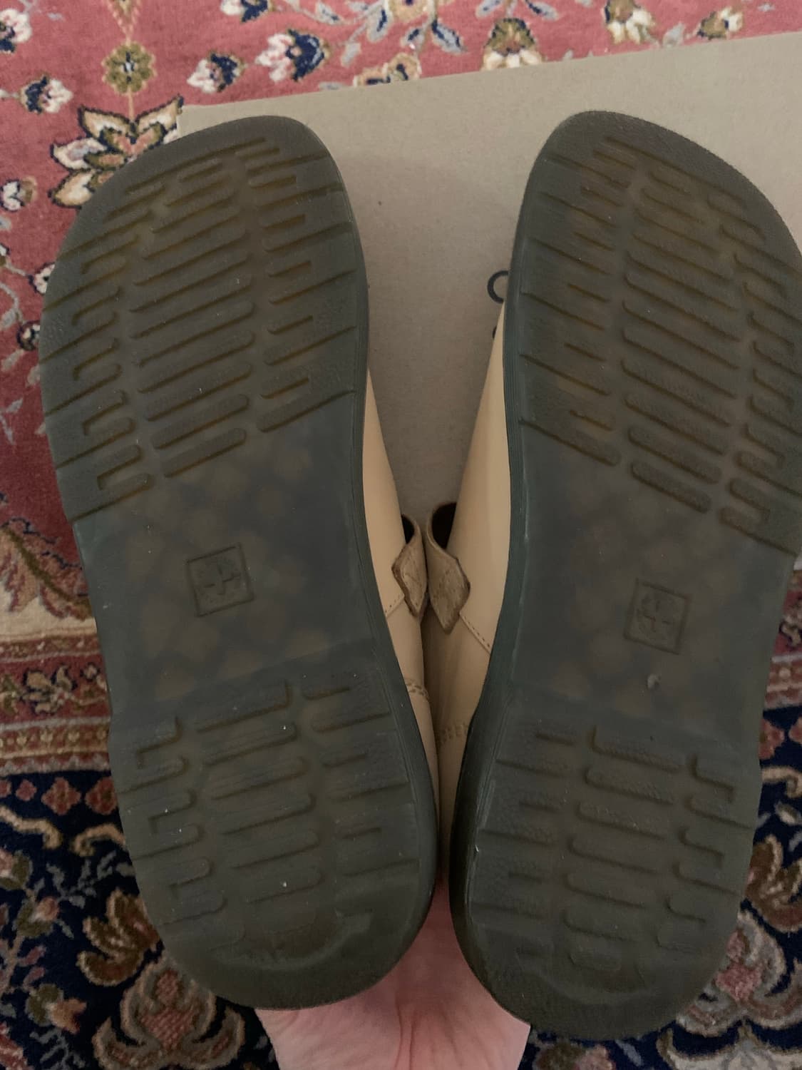 닥터마틴 패트리샤 베이지 사이즈는 EU42, UK8, US10 상품이미지4