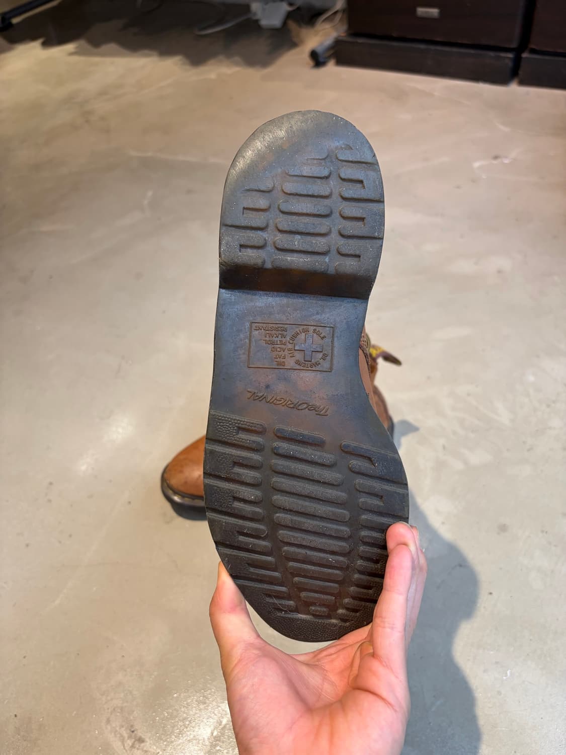 270) Dr. Martens 브라운 레더 6홀 부츠 상품이미지3