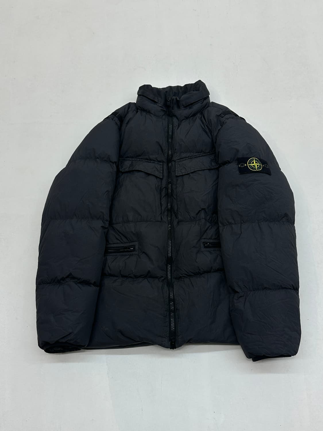 스톤 아일랜드 40123 가먼트 다이드 크링클랩스 다운 자켓 다크 그레이 상품이미지1