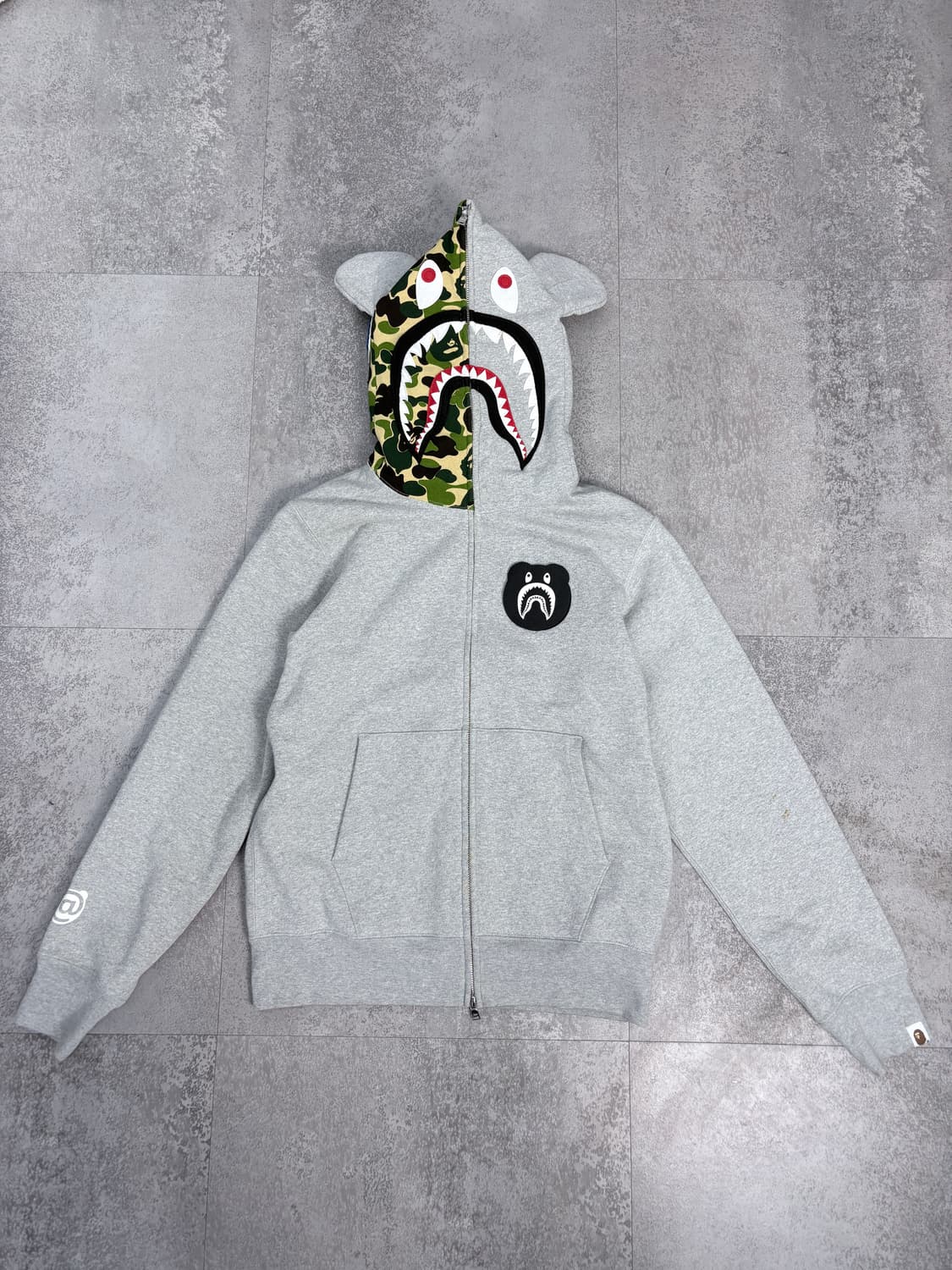 베이프 X 베어브릭 그린카모 샤크 후드집업 A3593 상품이미지2