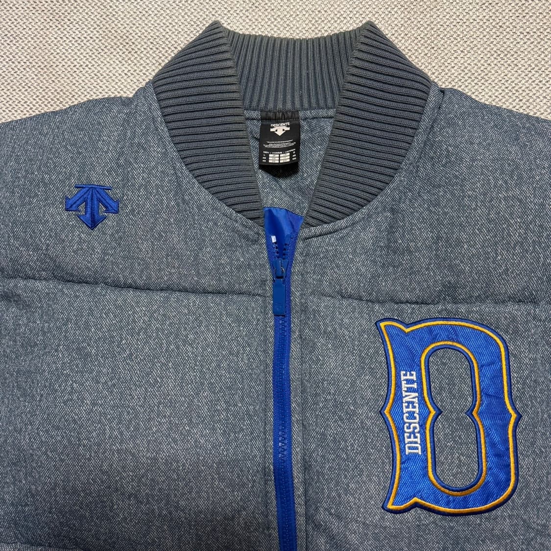 데상트 사이드로고 패딩조끼 상품이미지2