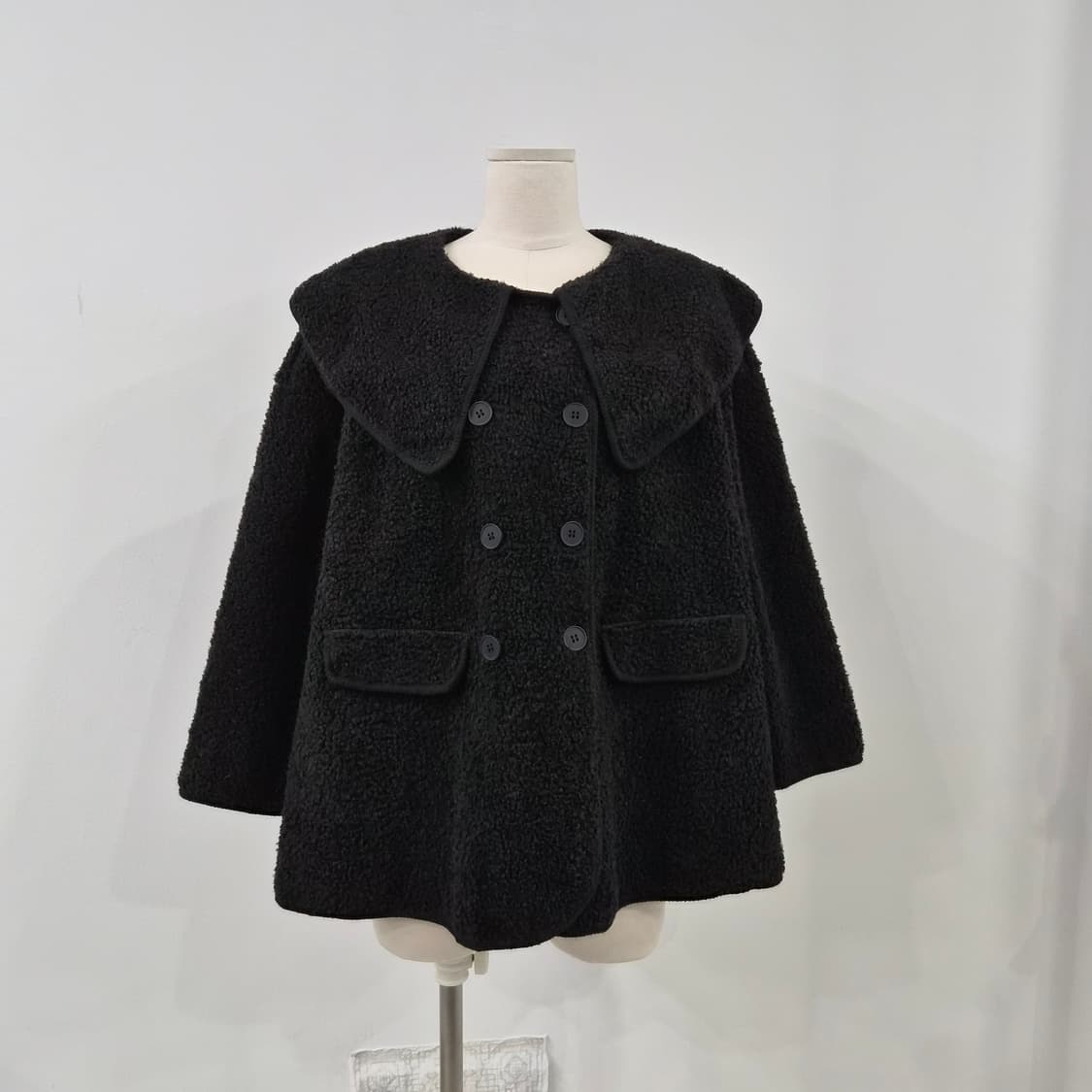 O.S.K 블랙 빅카라 더블 부클 코트 상품이미지1