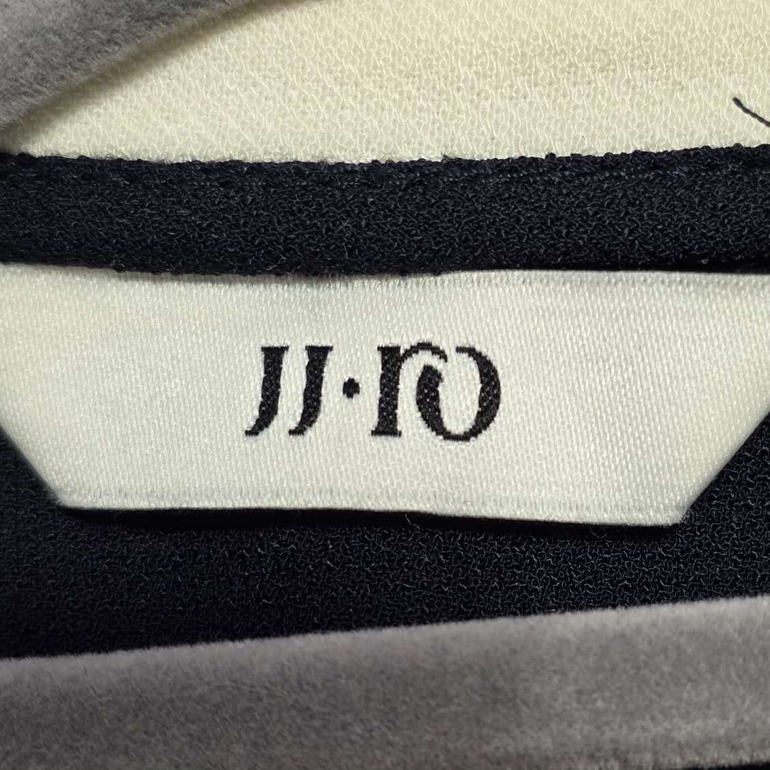 0142[JJ.RO] 배색 카라 더블버튼 블라우스 / 블랙 상품이미지6