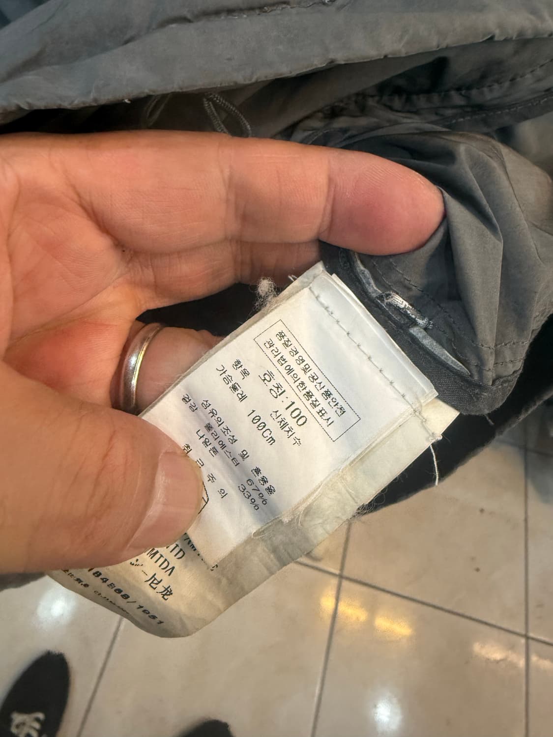 100 정품 cp컴퍼니 고글자켓 팝니다 상품이미지4
