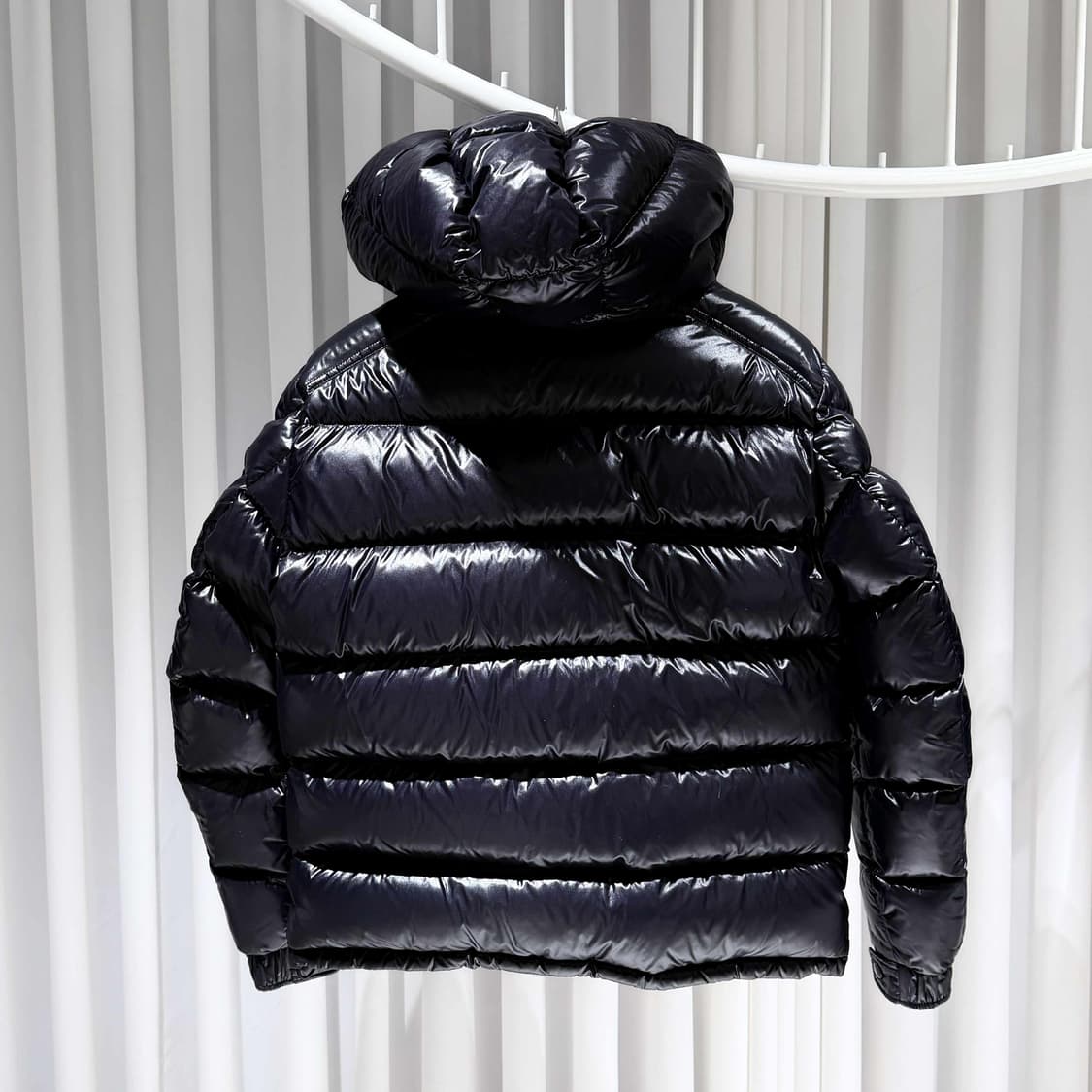 2 / 몽클레어 마야 MAYA 유광 블랙 숏 패딩 상품이미지5