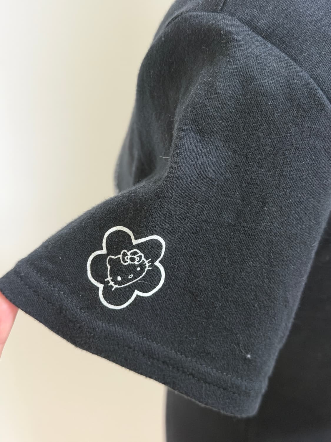 헬로키티 블랙 반팔 글리터 티셔츠 상품이미지3
