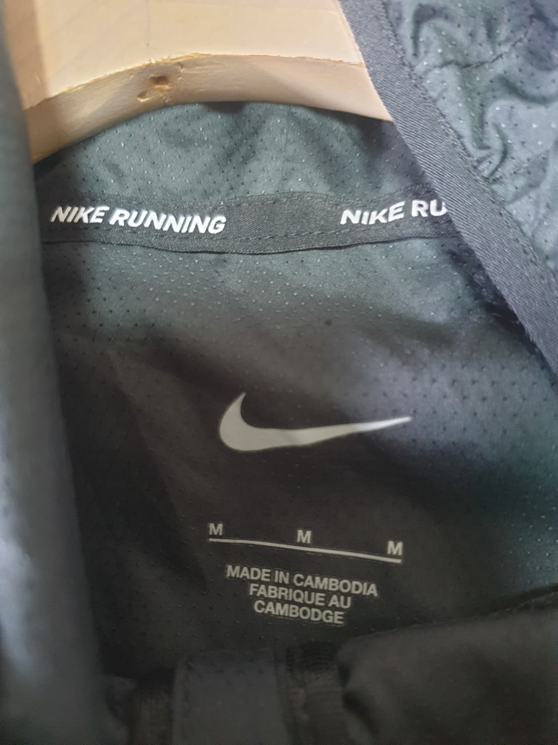 나이키 블랙 에센셜 바람막이 상품이미지2