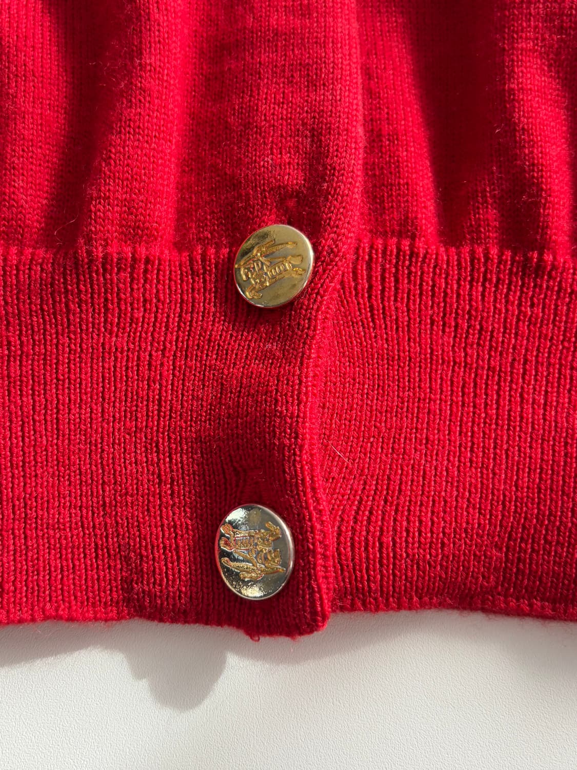 Burberry 버버리 레드 금장 버튼 울 가디건 상품이미지9