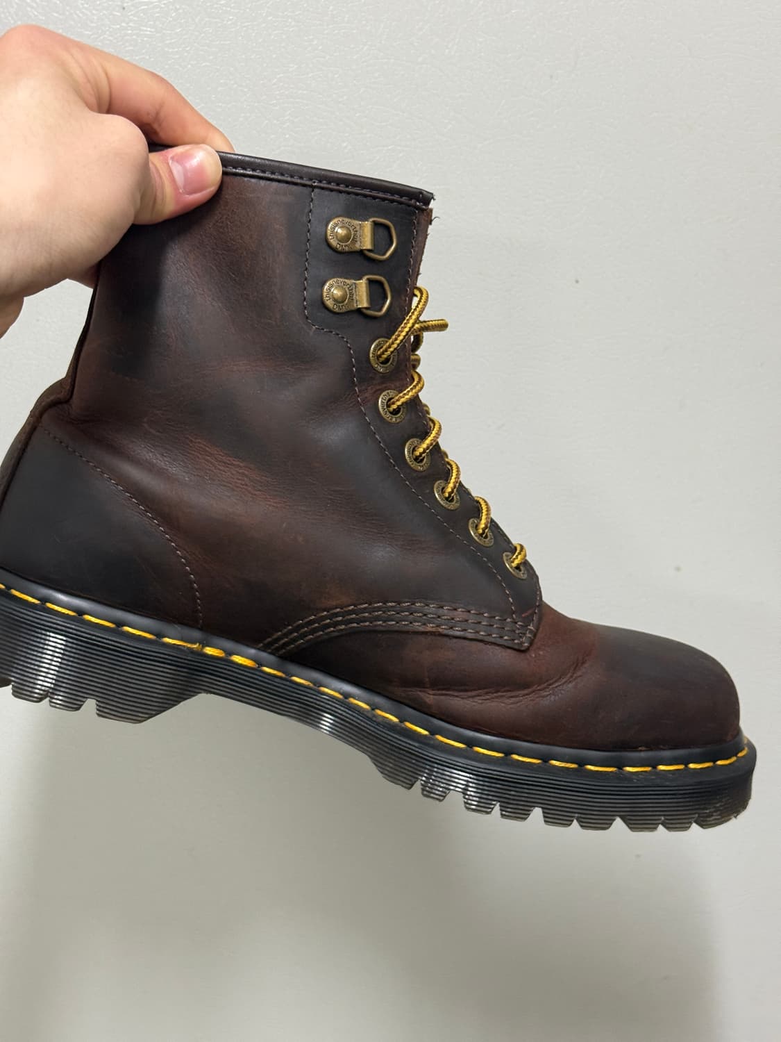 닥터마틴 디스이스네버뎃 1460 왁스드 풀 그레인 브 라운 280 상품이미지5