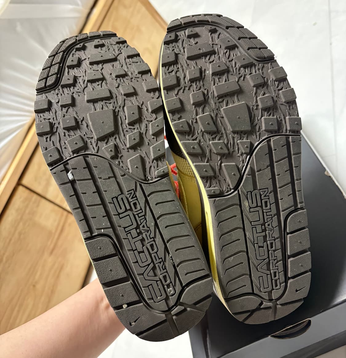 나이키 x 트래비스 스캇 에어맥스 1 캑터스 브라운 240 판매 상품이미지8