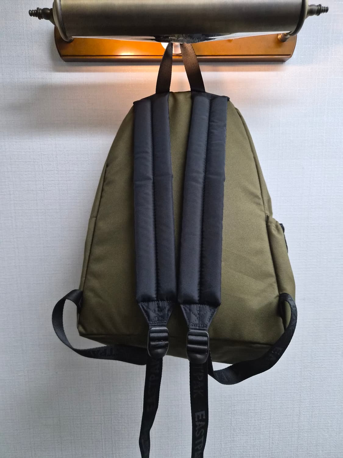 24L) EASTPAK 이스트팩 패디드 백팩 팝니다 상품이미지2