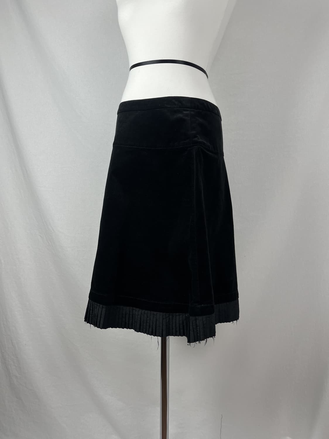 DKNY 벨벳 플리츠 미디 스커트  상품이미지1