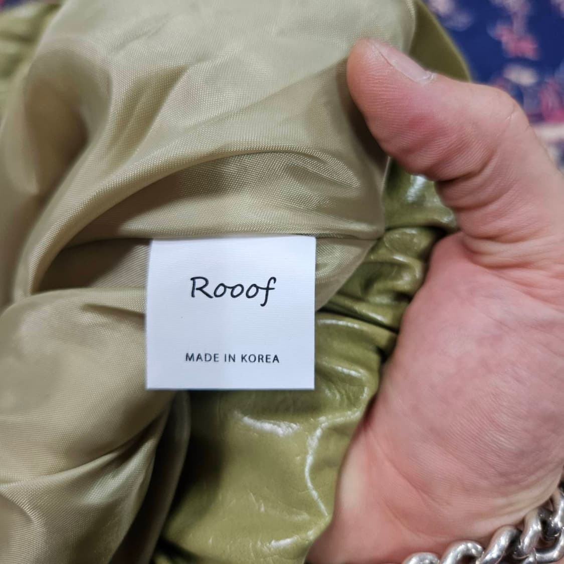 로프(Roof) 글로시 올리브 유광 하이넥 자켓
Free 상품이미지6