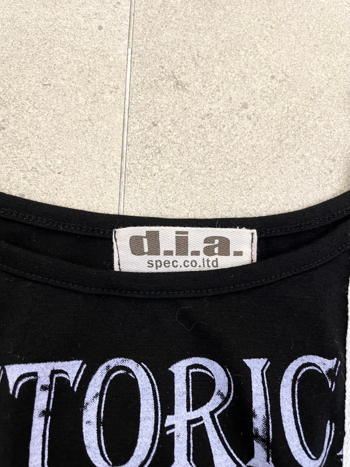 D.I.A 오프숄더 레터링 롱슬리브 상품이미지3