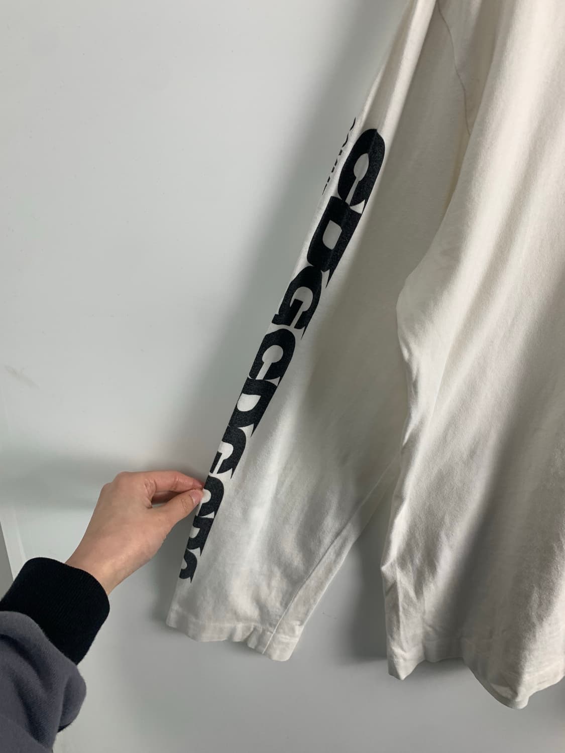 꼼데가르송 스펠아웃 화이트 롱 슬리브 긴팔티 상품이미지4