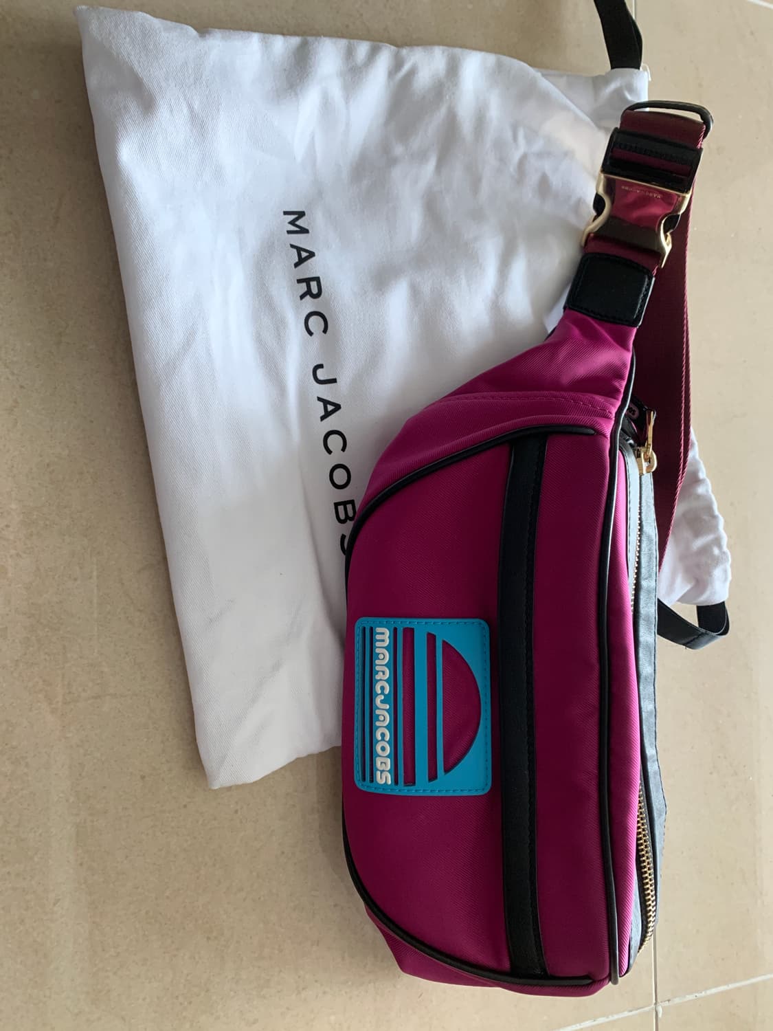 마크제이콥스 슬링백 상품이미지1