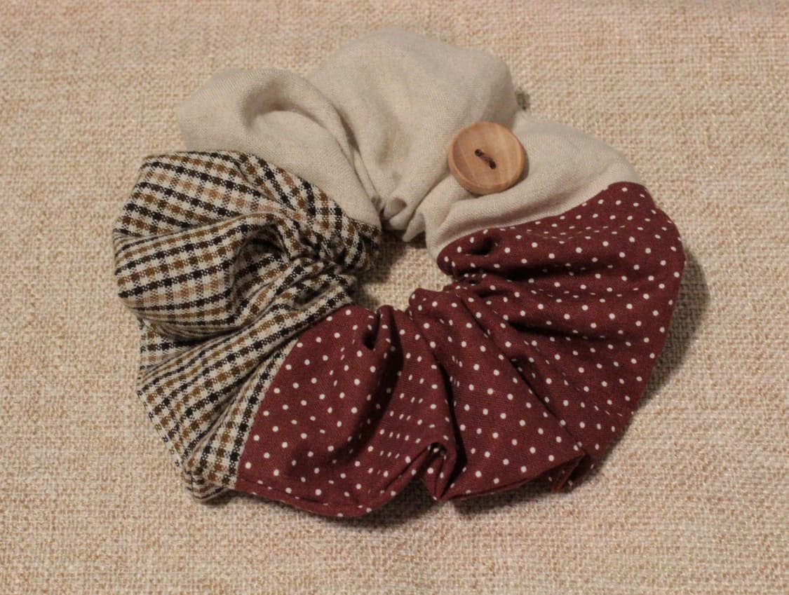 핸드메이드 빈티지 업사이클링 나무단추 스크런치 상품이미지1