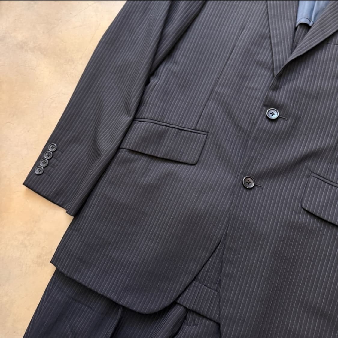타케오 키쿠치 블랙 스트라이프 셋업 정장 상품이미지2