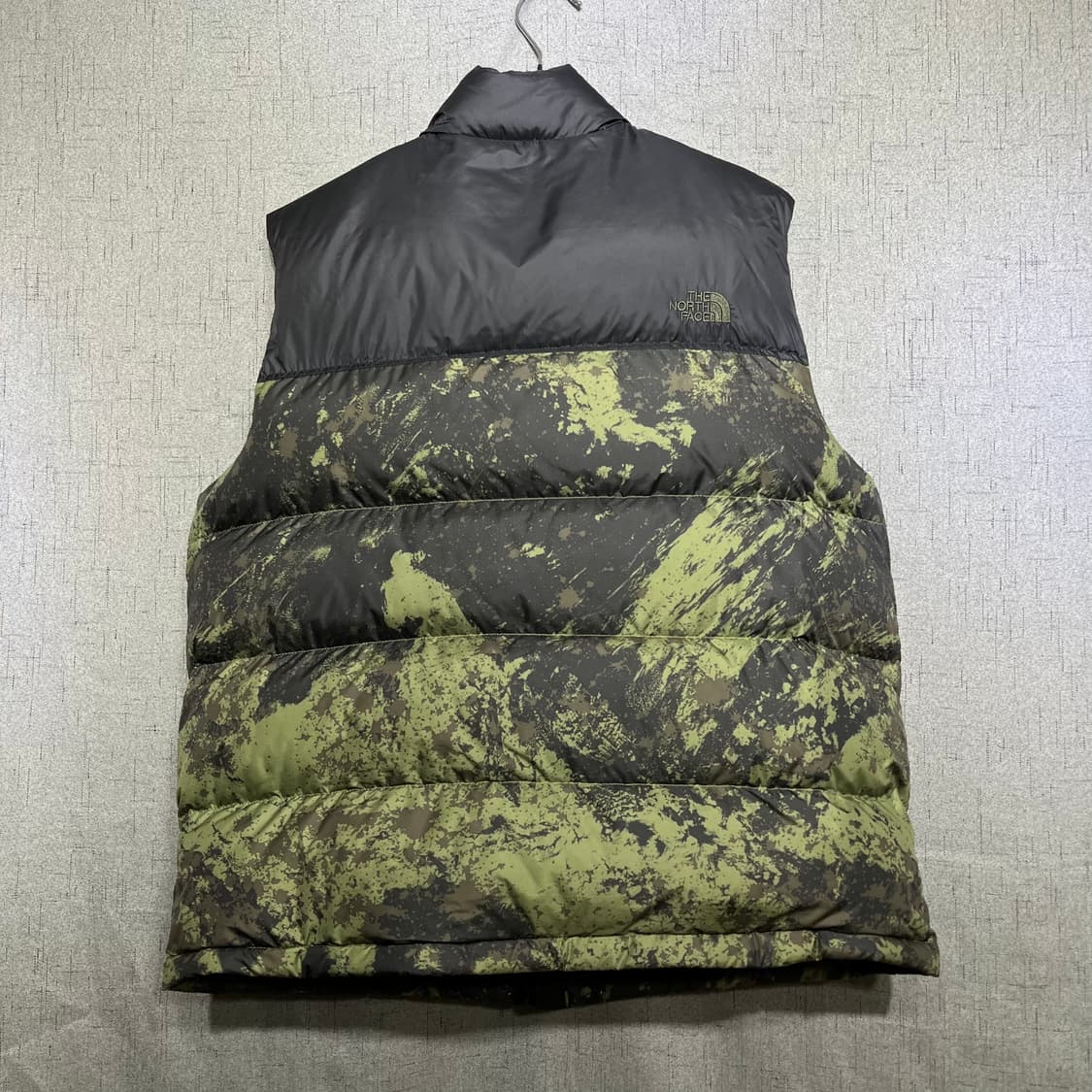 [XL] 노스페이스 눕시 700 다운 베스트 (그린 카모/스플래터) 상품이미지4