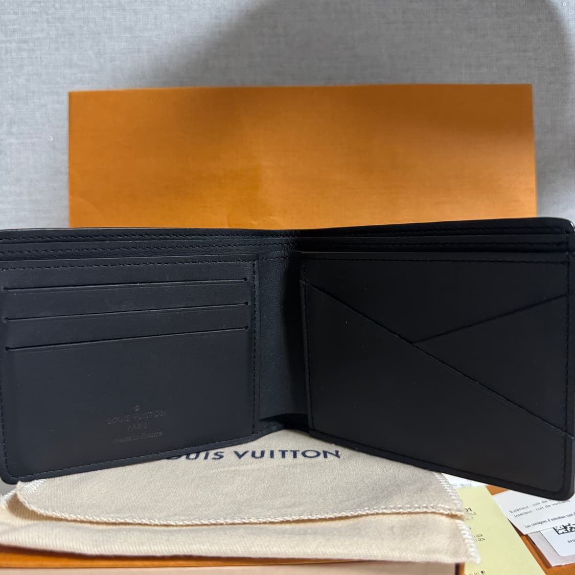 루이비통 모노그램 쉐도우 반지갑 블랙 상품이미지7