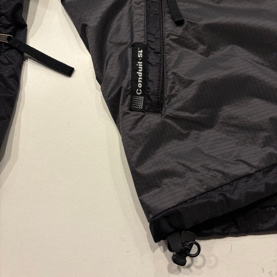 [M] 마운틴하드웨어 콘듀잇SL 바람막이 후드 자켓 블랙 B824 상품이미지7