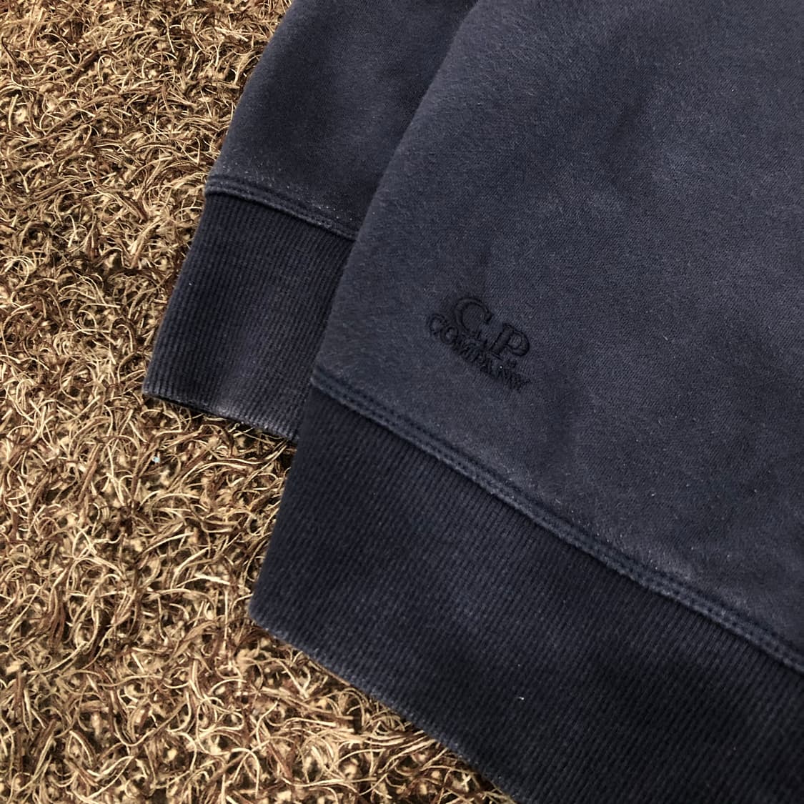 CP컴퍼니 네이비 렌즈 맨투맨 스웻셔츠 상품이미지3